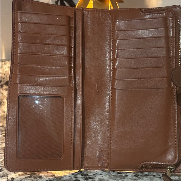 Authentic Coach Tan Leather Clutch Wallet - Pre Owned - Picture 3 of 9